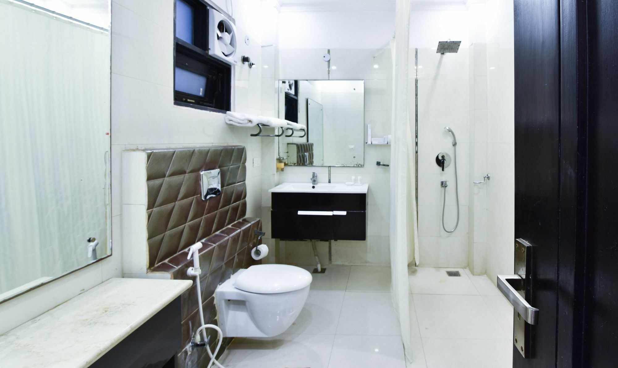 Treebo Trend The G8 Sector 39 Hotel Noida Bagian luar foto