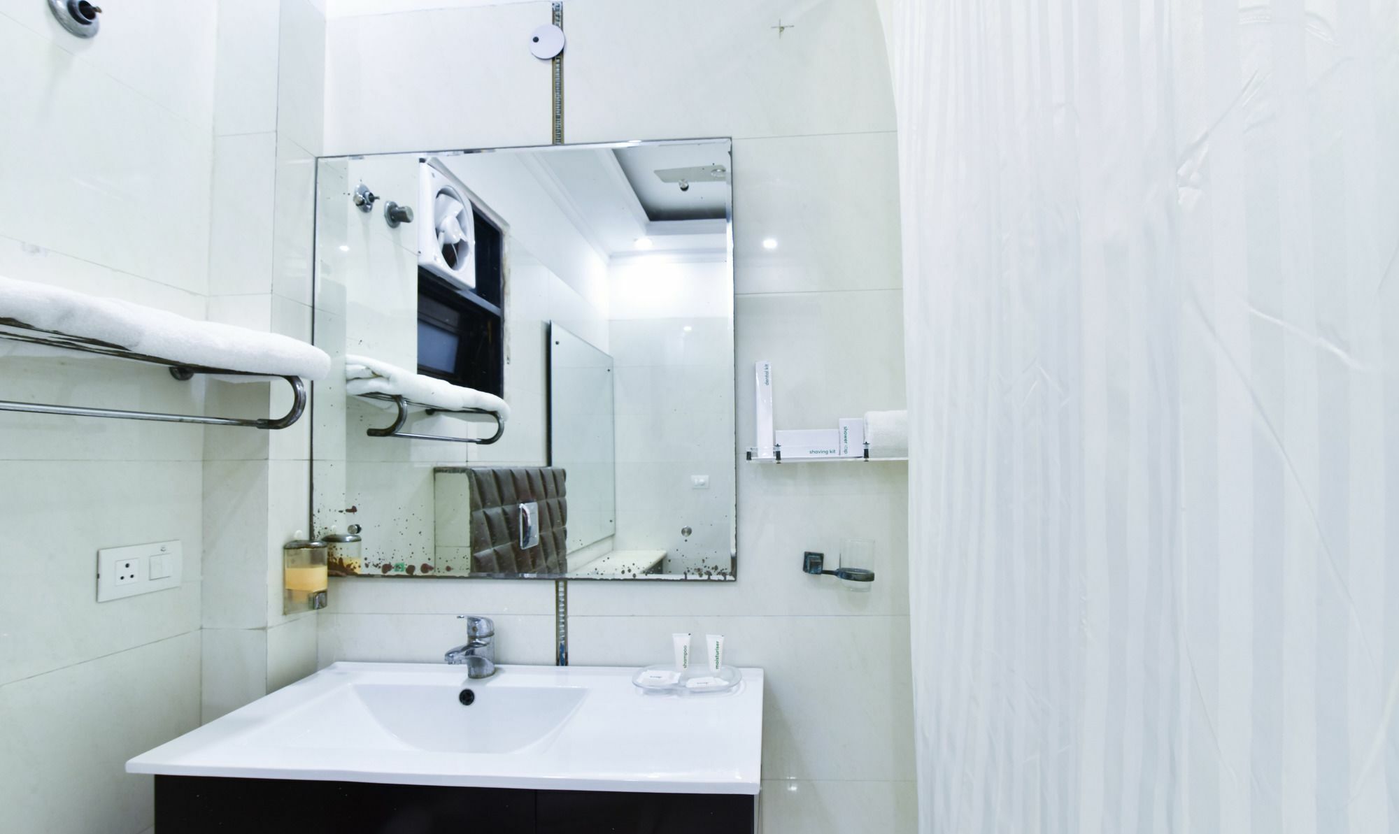Treebo Trend The G8 Sector 39 Hotel Noida Bagian luar foto
