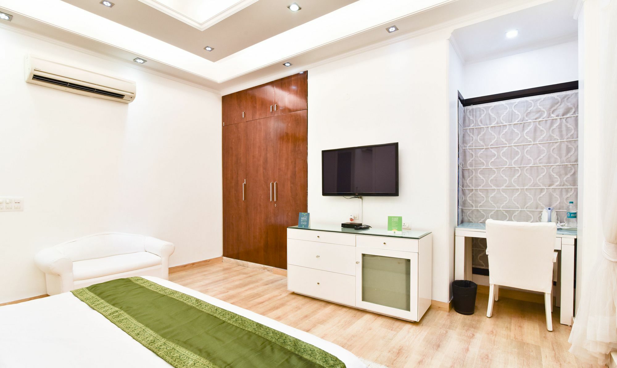 Treebo Trend The G8 Sector 39 Hotel Noida Bagian luar foto