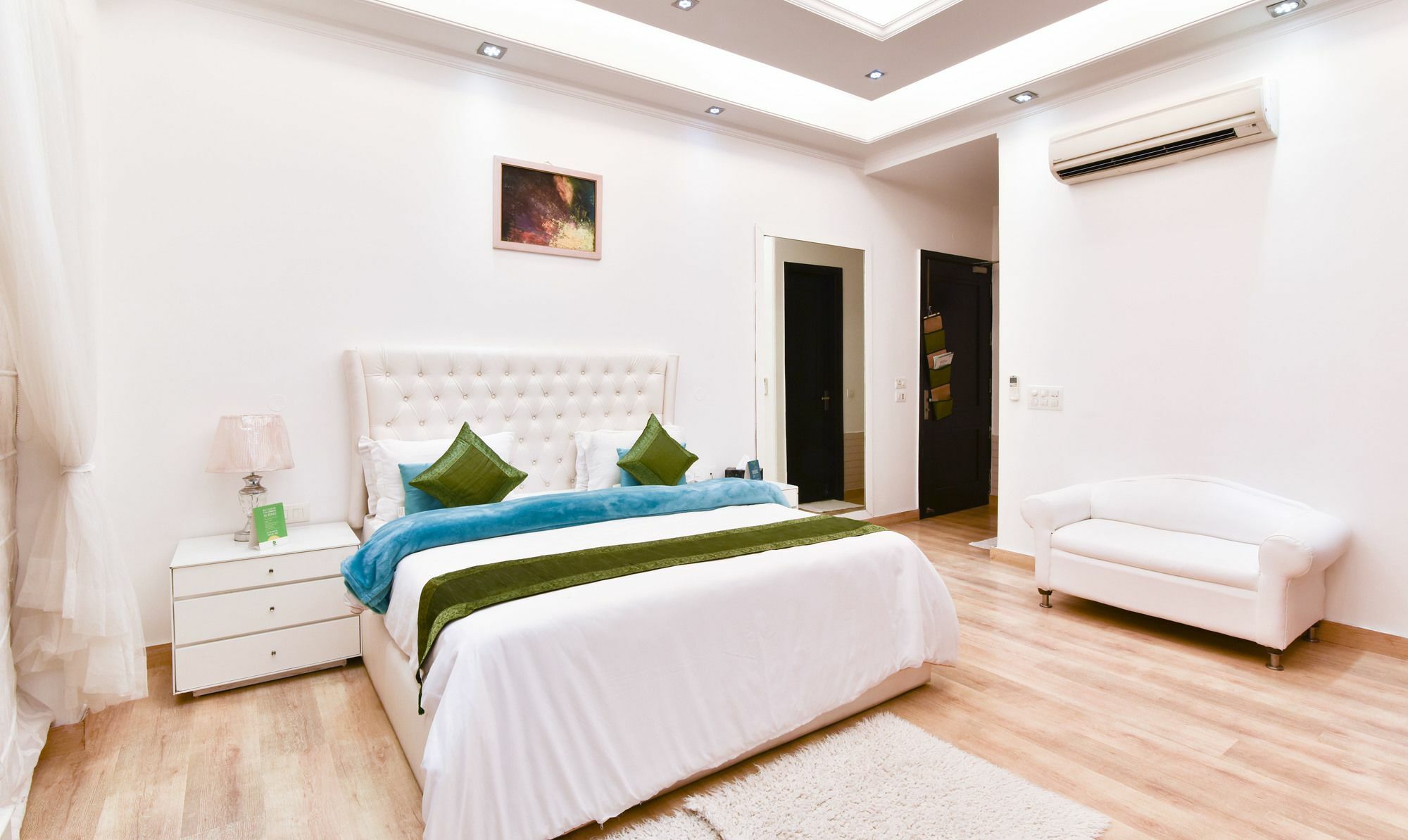 Treebo Trend The G8 Sector 39 Hotel Noida Bagian luar foto
